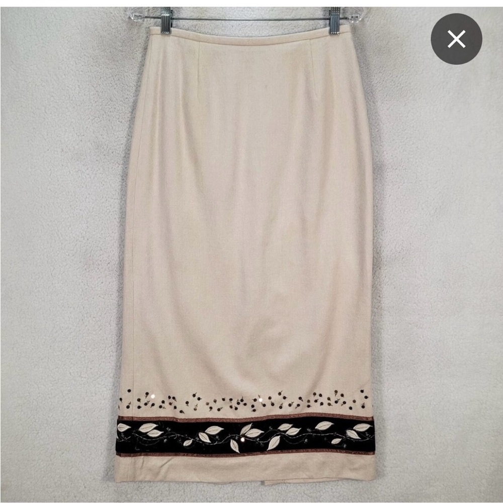 Vintage Ann Taylor embroidered with brown velvet dressy pencil skirt.